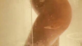 Barby Silenzi en la ducha - Divasplay