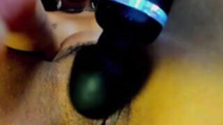 Flaca close  finger domi