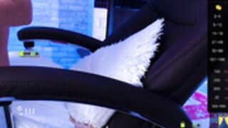 --Anya--  Turned a public Hoe on X-mas. A Miracle!