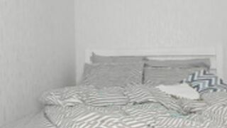 qtiee naked behind pillow scan