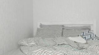 qtiee naked behind pillow scan