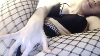 OraYoung masturbating