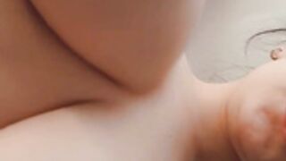 Liaqnb tits