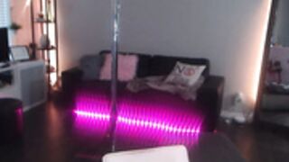 Skyewatson sorta nude stripper pole 1/3