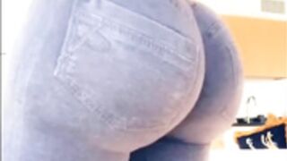 MissKirroyal Jiggling Her Bubble Butt in Thin Pants