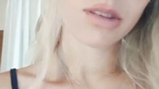 Francescapari bionda italiana su cam4 nuda