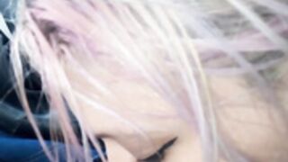 Saskia loves blowing me