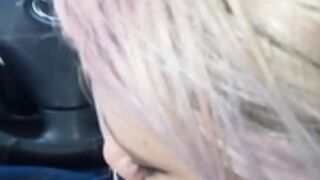 Saskia loves blowing me