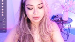 SaliUong toples boobs tease + naked side boob