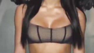 Bikini Show: Yovanna Ventura