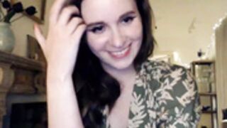 LizzyPeach removes dress shows titties