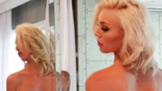 Priscila D'Avila making off