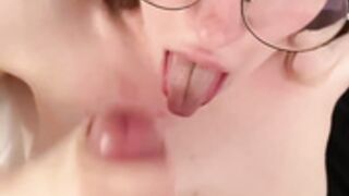 alicekaneky_xx cumshot on tongue