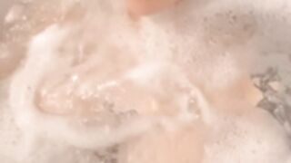 Shunli_Mei bathtub vid 1, nice tits