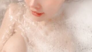 Shunli_Mei bathtub vid 1, nice tits