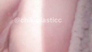 Chik.plasticc (Nicole) mostrando su deliciosa vulva