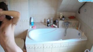 2022-05-04 voyeurcam-julmodels-bath-2nd-1 2
