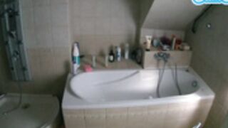 2022-05-03 voyeurcam-julmodels-bath-2nd-1 2