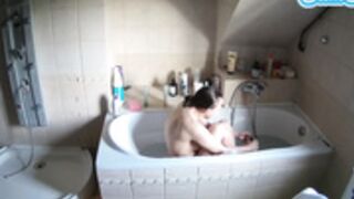 2022-05-03 voyeurcam-julmodels-bath-2nd-1 2
