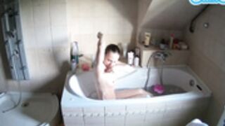 2022-05-03 voyeurcam-julmodels-bath-2nd-1 2