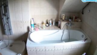 2022-05-03 voyeurcam-julmodels-bath-2nd-1 2