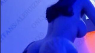 Karely Ruiz Follando