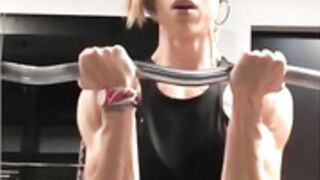 Veiny woman training (bonus neck veins)