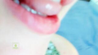 DemurElixir Show tongue with open mouth 2022-06-10