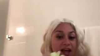 Queen rose rip-off shower