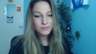amazingbluesky 2016-11-17 yoga pants / ass flash