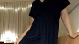 LizzyPeach flashes arse