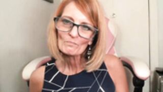 mrswadsworthy    granny skinny spread ass