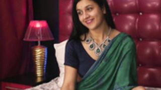 devika_chaste  DevikaChaste Feet Tease Old Show