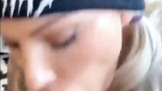 Viking Barbie chupando verga en #2