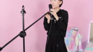 Little_Effy18 Super Cool Singing Crazy Dance