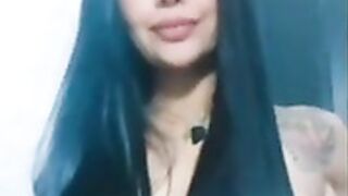 la negra loly mostrando las tetas