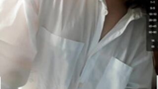 Kiraknowles_ Loco_Chanel – Eating Strawberries Topless