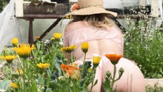 Mona Wales – your mom makes you cum in the garden