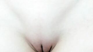 witch a cam model on chaturbate playing with her pussy