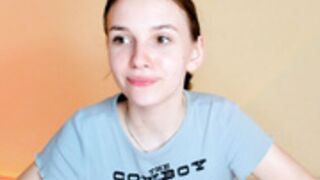 Shy Newgirl helenchristensen / Betyhens