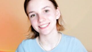 Shy Cute Camgirl Newbie - helenchristensen / Betyhens