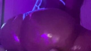 Strella Kat oil up booty twerk