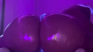 Strella Kat oil up booty twerk