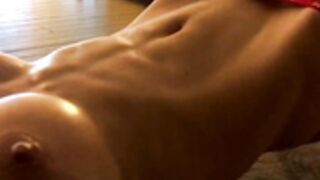 Sexy naked 6 pack abs girl sit-ups.