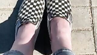 tsunderebean public foot tease