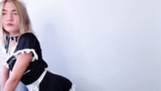 Ella__sweety  Domestic servant maid Ella Sweety squats