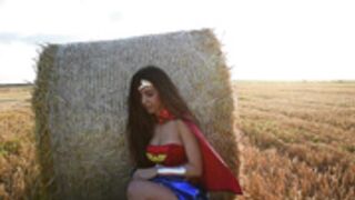 Cayl1nl1ve Wonder Woman