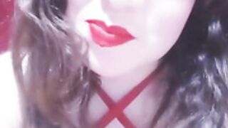 Larissa Buzzcast Pussy Flash