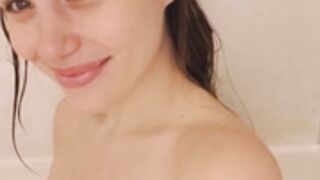 AwesomeKate pregnant piss
