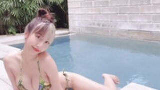 highsstn gets fucked by boyfriend in pool